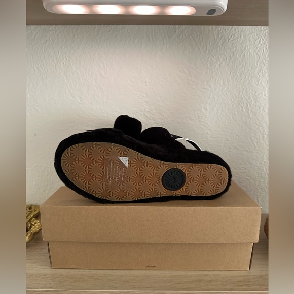 UGG “oh yeah” slipper - Picture 3 of 5